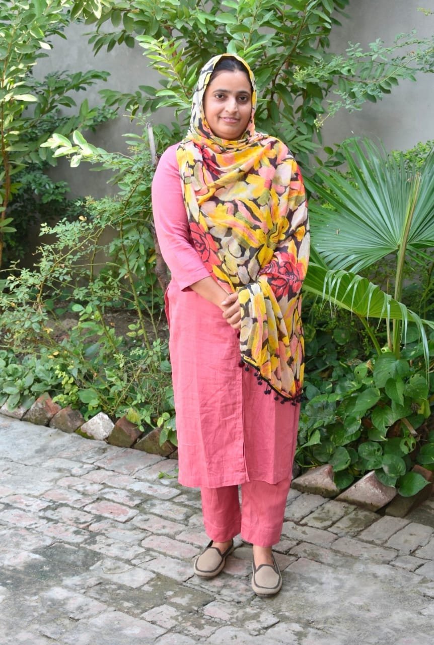 AMBER  KHAN