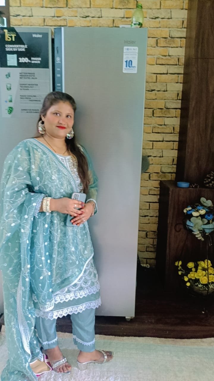 FARHEEN KHAN